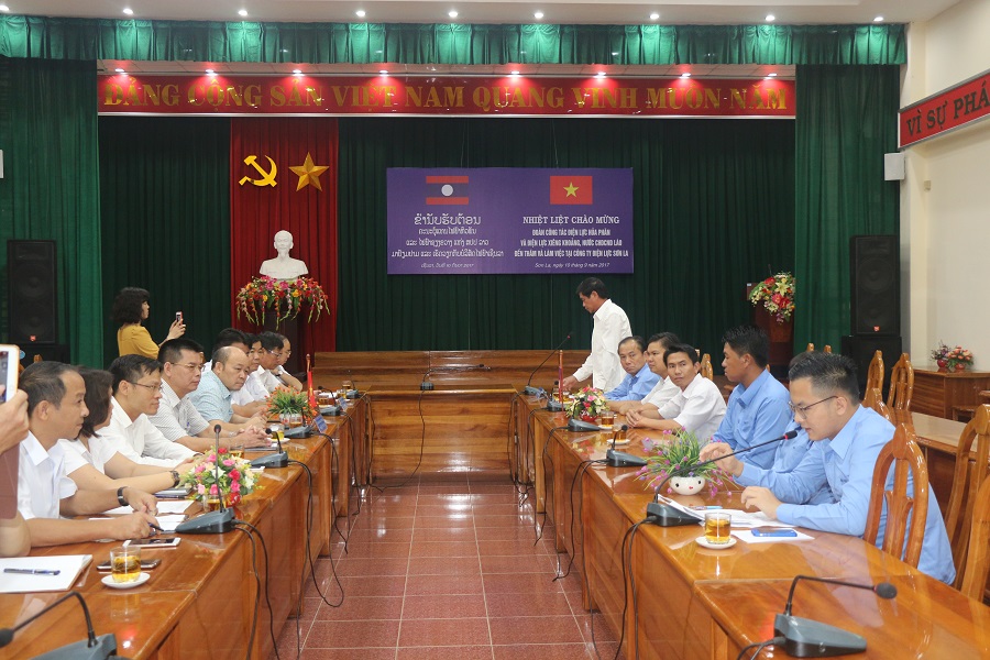 Tô thắm tình hữu nghị Việt - Lào